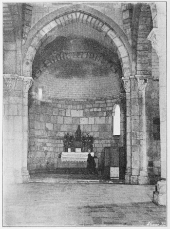 Lámina 31. ESTÍBALIZ Interior del ábside de la basílica.