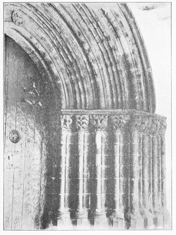 Lámina 49.
BELUNZA Detalle de la portada de la iglesia.
(Fot. L. E.)